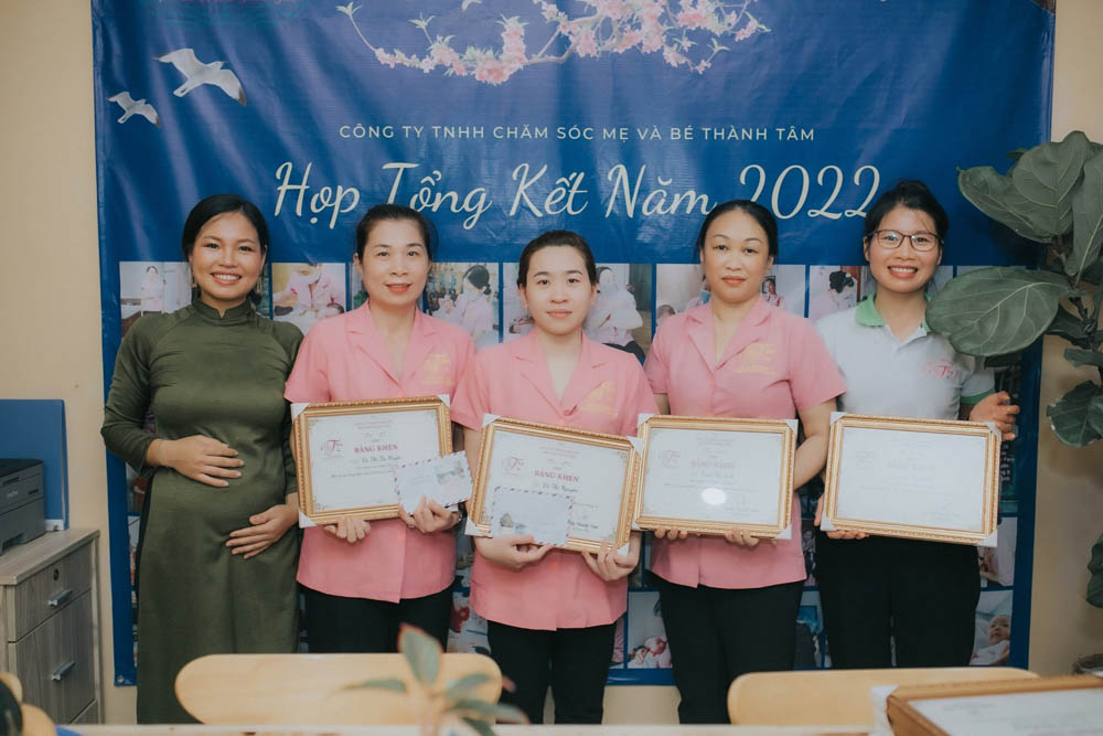 Khen-thuong-cuoi-nam-cua-Thanh-Tam