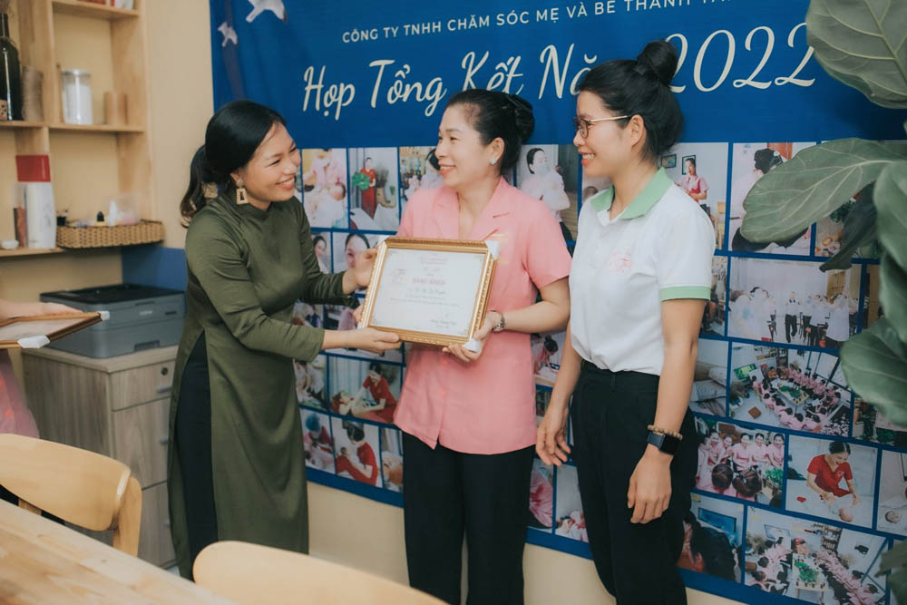 Le-Tong-ket-cuoi-nam-Cong-Ty-TNHH-Cham-soc-Me-va-Be-Thanh-Tam---Vinh-danh-va-Khen-thuong--