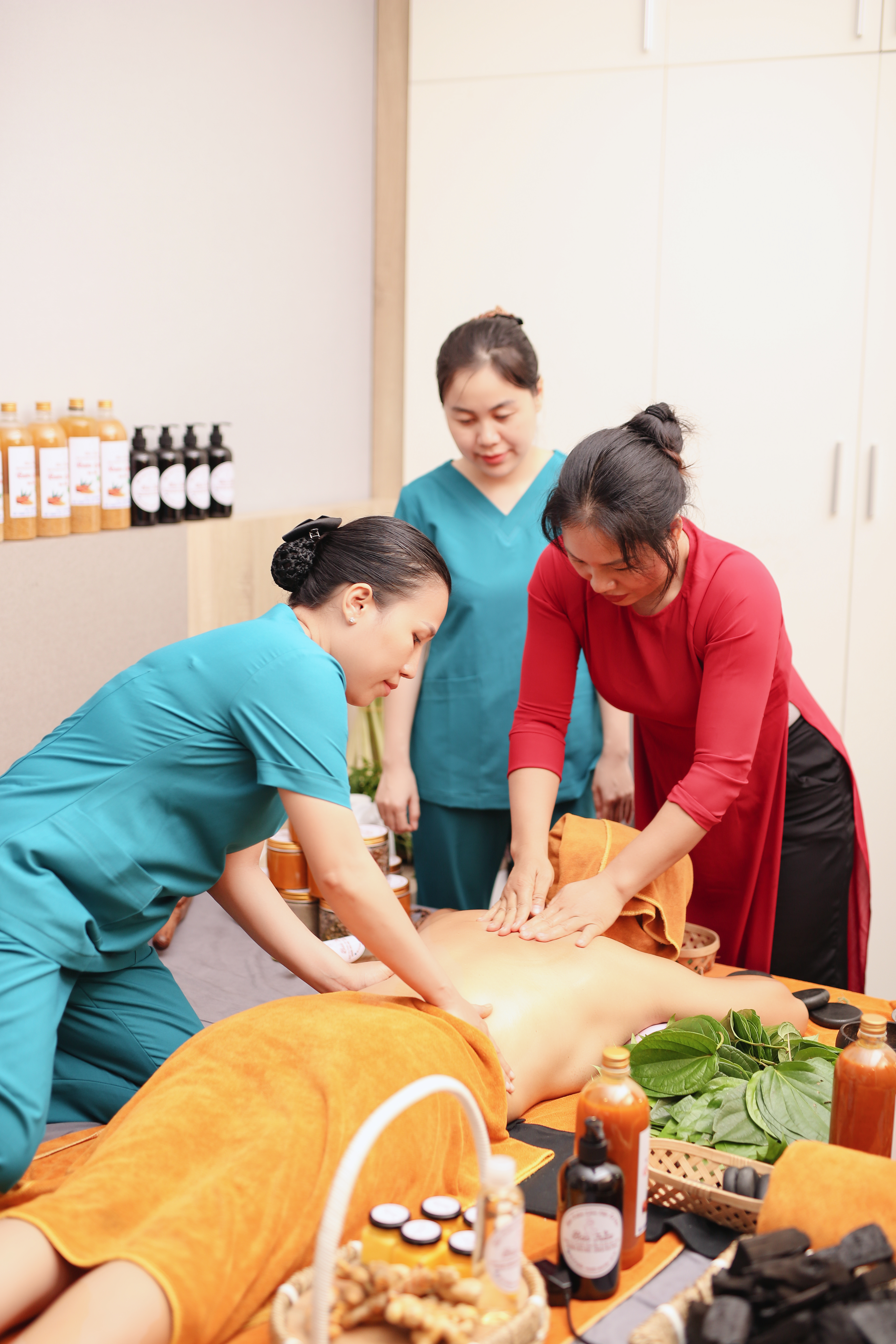 Hoc-Nghe-Cham-Soc-Me-va-Be-Thanh-Tam-